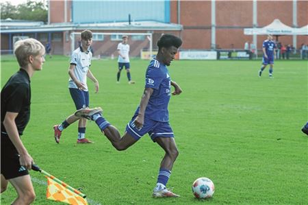 Djoume Conde gelang das 2:0 für Süderneuland. Foto: met