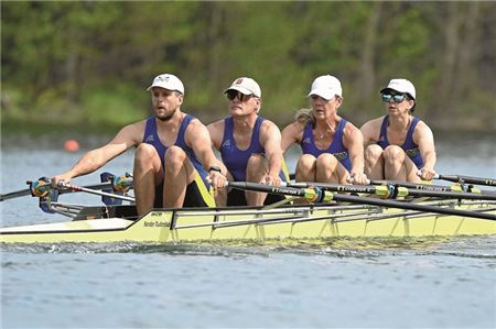 DM-Bronze. Der Mixed-Doppelvierer mit (v. l.) Tim Elend, Martin Bretschneider, Petra Oldewurtel und Anke Siebeneicher ruderte auf dem Elfrather See zum Erfolg. Foto: NRC