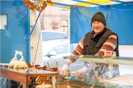 Doch nun ist Schluss: Nach 37 Jahren auf dem Norder Wochenmarkt hört Heinz Runke auf.
