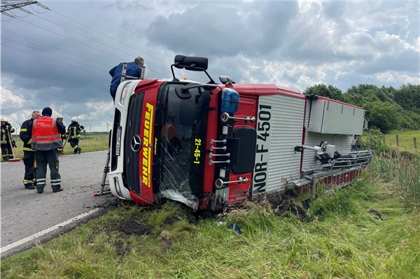 Durch einen Verkehrsunfall erlitt ein Löschfahrzeug der Freiwilligen Feuerwehr Norden einen Totalschaden.