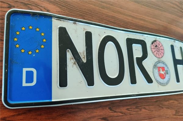 Norden: Kennzeichen gefunden Ein bisschen verbeult, ansonsten aber noch gut: das gefundene Kennzeichen.