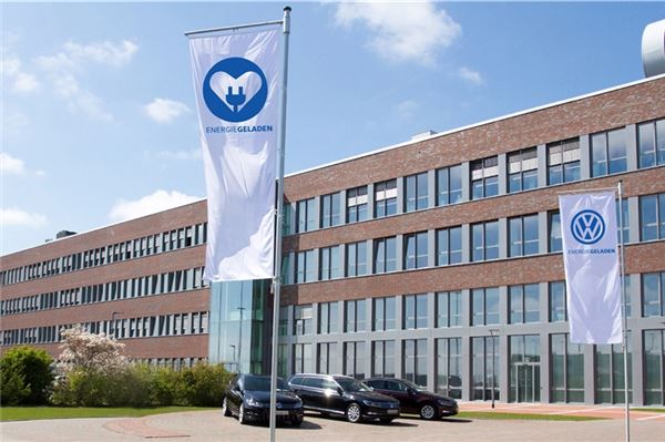 Emden ist spitze bei Ladesäulen. Doch das Ranking ist nichts wert. Ein Eldorado für E-Auto-Fahrer: Die große Anzahl der Ladesäulen am VW-Werk weit entfernt von der Innenstadt pusht Emden auf Platz 1 des E-Mobilitäts-Städteränkings.