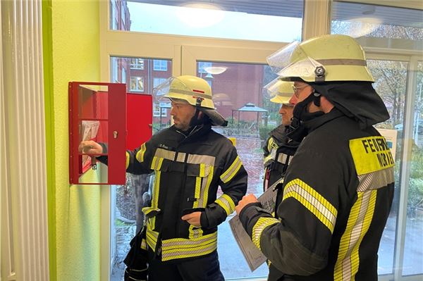 Eine Wunderkerze im Altenheim löste großen Feuerwehreinsatz aus