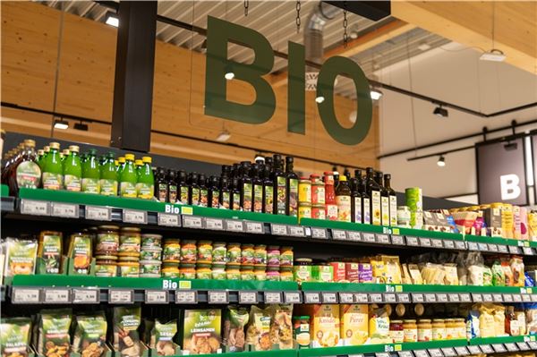 Ein großes Sortiment an Bio-Produkten ist im neuen Edeka Pfaff zu finden.