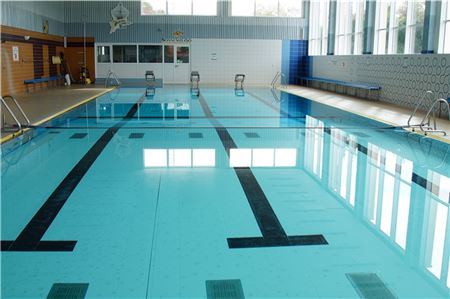 Ein Jahr freier Eintritt für Kinder und Jugendliche, wenn das Schwimmbad in Marienhafe nach dem Umbau wieder öffnet. Das ist einer der Vorschläge von SPD/Moin. Archivfoto