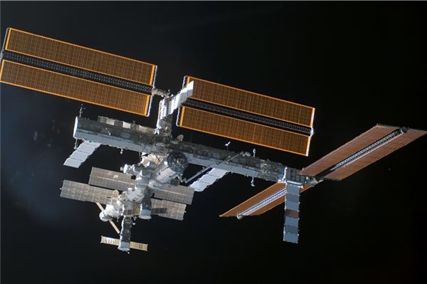 Ein rund 2600 Kilogramm schweres Batterieteil der ISS soll morgen in die Erdatmosphäre eintreten. Foto: Wikipedia