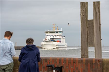 Ein Schiff wird kommen: Die Nordseeinsel Juist hat sich auf die neue Saison vorbereitet. Foto: Ute Bruns