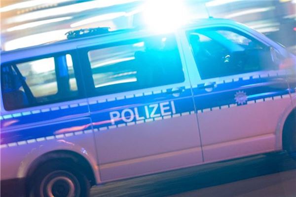 Autofahrer flüchtet nach Verkehrsunfall mit Schülerin