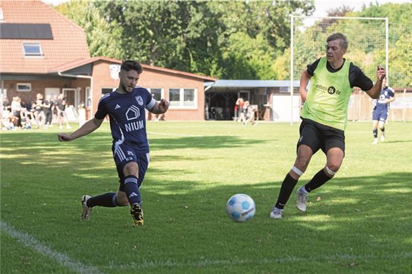 Ein Sieg, zwei Remis und eine Niederlage auf dem Edenhof. Ihre Heimbilanz wollen die Hager um Kapitän Eike Brungers im fünften Heimspiel gegen Germania Wiesmoor verbessern. Foto: Ute Bruns