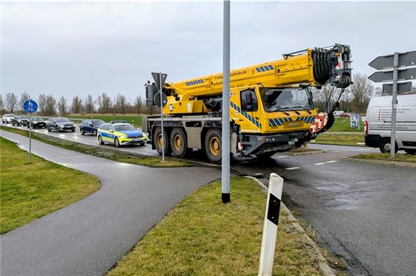 Ein technischer Defekt sorgt für Stillstand am Lütetsburger Kreisel. Foto: Merlin Klinke