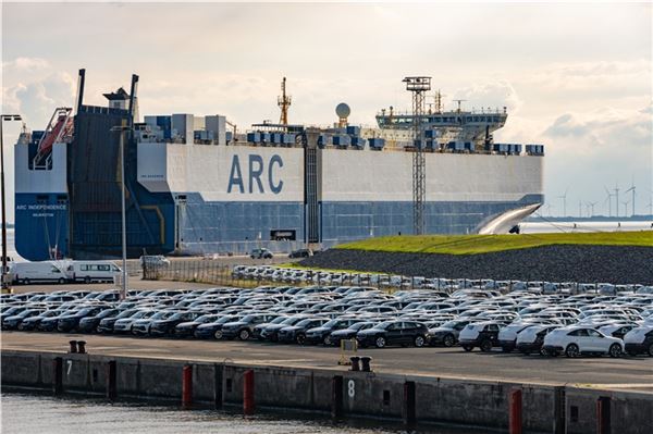 Ein wichtiges Argument für den Erhalt des Emder VW-Werkes: Die Anbindung an den Hafen.