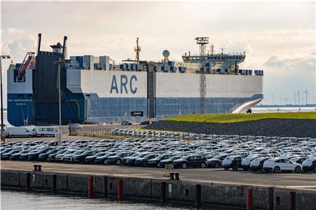 Ein wichtiges Argument für den Erhalt des Emder VW-Werkes: Die Anbindung an den Hafen.