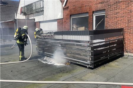 Eine Dachterrasse geriet gestern in Norden in Brand.