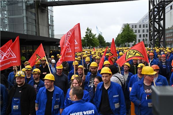 Eine Demonstration der Werft-Mitarbeiter gegen einen befürchteten Arbeitsplatzabbau.