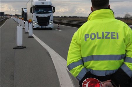 Polizeikontrolle an der Autobahn