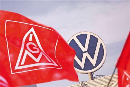 Eine verhängnisvolle Affäre: Die IG Metall und VW kämpfen um die Zukunft der Arbeitsplätze und Werke