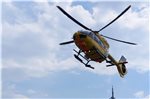 Einer der Verletzen muss mit einem Hubschrauber ins Krankenhaus geliefert werden.
