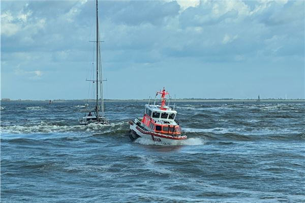 Seenotretter helfen Seglern in Gefahr vor Norderney und Juist