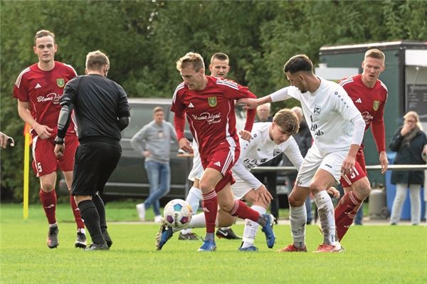 Einseitig. Der TuS Pewsum bediente sich im Heimspiel gegen den überforderten FC Norden reichlich. Foto: Ute Bruns