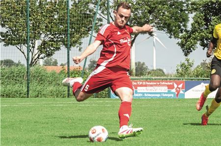Einziger Pewsumer Torschütze in Stenum. Klaas Folkerts brachte den TuS kurz nach der Pause auf 1:2 heran. Foto: Hinrich Saathoff
