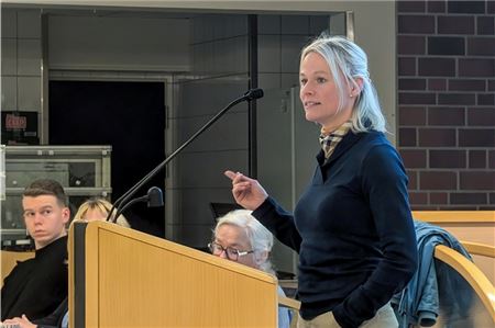 Elternvertreterin Melanie Blum aus Loquard äußerte Kritik und Unverständnis. Foto: Nicole Frischlich