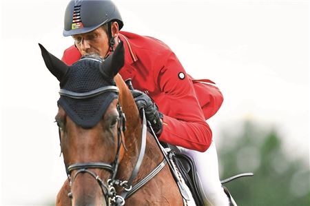 Erfahrener Championatsreiter. Marco Kutscher bestreitet heute den Auftakt bei den Deutschen Meisterschaften der Springreiter in Balve. Foto: dpa