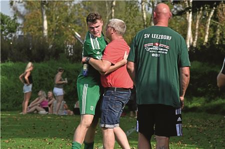 Erfolgreiches Debüt. Gleich im ersten Spiel mit Interimstrainer Klaus Rumfeld landeten die Leezdorfer ihren ersten Sieg in dieser Saison. Foto: Ute Bruns