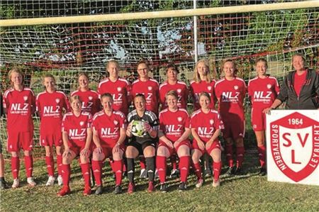 Erfolgsmannschaft aus dem Polderpark. Die Fußballerinnen des SV Leybucht schafften ungeschlagen den Aufstieg in die Bezirksliga.