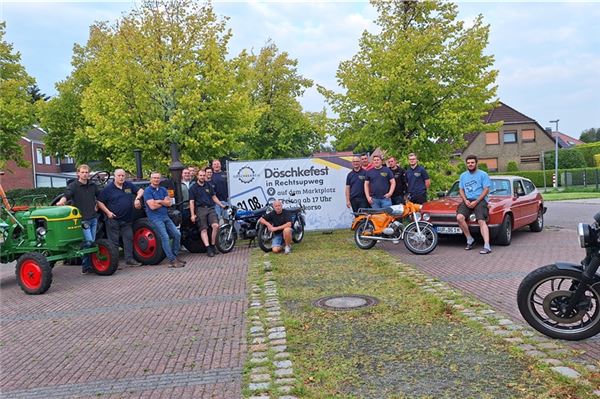 Erntefahrzeuge, Oldtimer und Zweiräder stehen im Mittelpunkt des diesjährigen Sommer- und Döschkefestes in Rechtsupweg. Foto: Eva Requardt-Schohaus