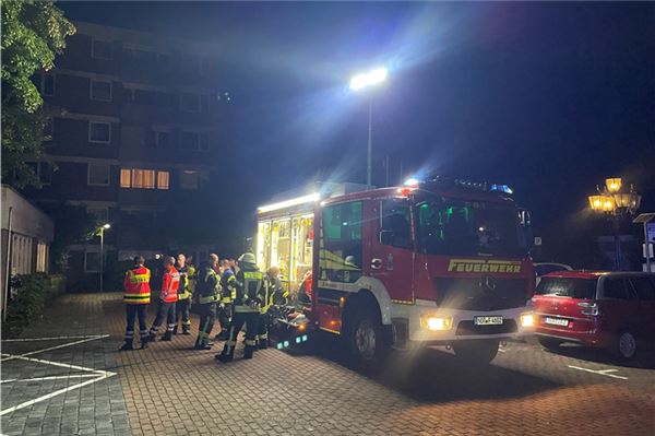 Großeinsatz in Norden: Kellerbrand löst Evakuierung von 80 Bewohnern aus Etwa 120 Einsatzkräfte waren vor Ort.