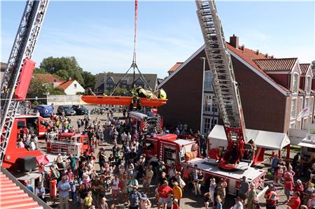 Freiwillige Feuerwehr Norderney präsentierte eindrucksvoll ihre Leistungsfähigkeit. Foto: Köser