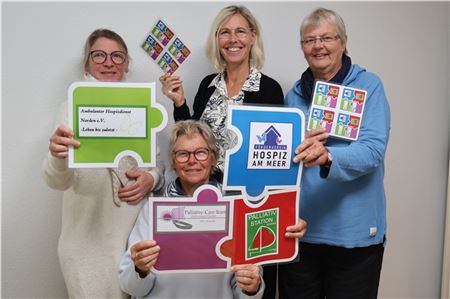 Freuen sich am Welthospiztag auf interessierte Besucher und Besucherinnen: Sonja Einnolf, Irmgard Fischer, Rixte Sanders und Anette Hillen (v. l.).