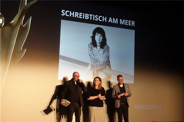 Führten engagiert durch das Warm-up-Programm (v.l.n.r.): Edzard Wagenaar, Angelika Bierich und Ansgar Ahlers. Foto: Schneider