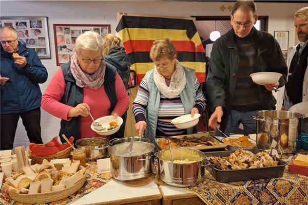 Für das Ugandagefühl gab es ein Buffet mit afrikanischen Speisen.