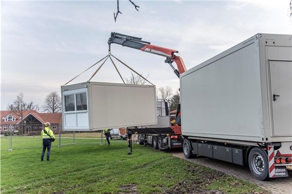 Impfzentrum in Georgsheil nimmt Gestalt an Für den Sicherheitsdienst wurden Container aufgestellt.