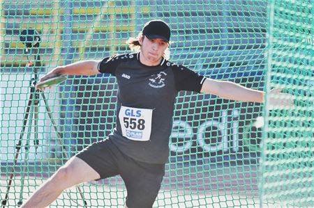 Ganz neue Voraussetzungen. William Wolzenburg – hier bei der U-18-DM in Ulm – ist ins Sportinternat des TV Wattenscheid gezogen. „Das ist perfekt hier“, findet der 16-Jährige. Foto: Iris Hensel
