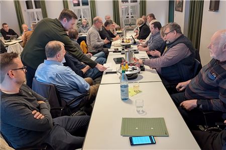 Geheime Wahl im Rat: Jeder bekommt einen Stimmzettel.