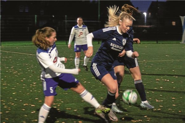 Gekämpft, aber verloren. Der SV Hage – am Ball Lara Janssen – ging leer aus. Foto: Johannes Müller