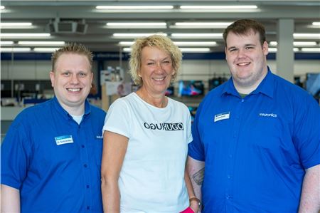 Geschäftsführerin Anja Roolfs und ihre Mitarbeiter Olaf Schneider (links) und Jonas Saathoff.Foto: Meret Edzards-Tschinke