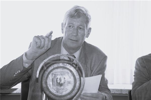 Giesbert Wiltfang, hier auf einem Foto von 2009, hat sich stets für den Küstenschutz engagiert. Archivfoto: Heiner Schröder