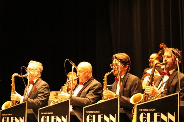 Glenn Miller Orchestra am 10. September 2023 im Theater an der Blinke in Leer  F...