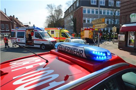Großaufgebot: Beim Großeinsatz arbeiteten gestern Feuerwehr, Rettungsdienst und Polizei Hand in Hand.
