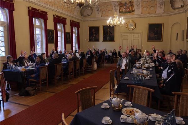 Große Einigkeit bei den Mitgliedern der Landschaftsversammlung: Die Wahl der neuen Landschaftsrätin Antje Harms war einstimmig.