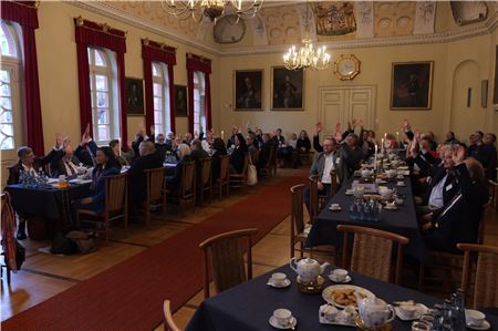 Große Einigkeit bei den Mitgliedern der Landschaftsversammlung: Die Wahl der neuen Landschaftsrätin Antje Harms war einstimmig.