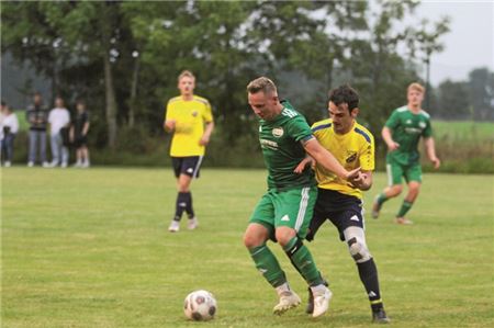 Großheider Gemeindederby. Nach langer Zeit trafen SV Arle (l.) und FFF Berumerfehn wieder aufeinander. Foto: Johannes Müller