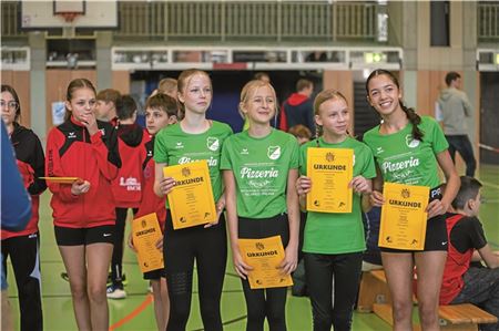 Gute Premiere. Die Dornumerinnen (WU16) holten Platz drei im Staffellauf. Foto: Ute BrunsF