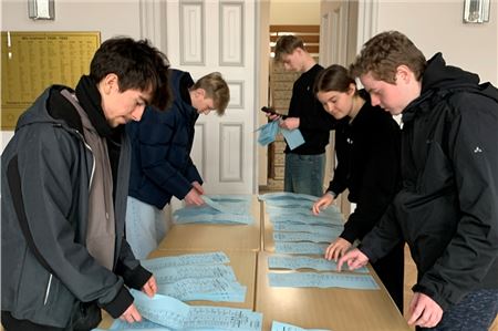 Gymnasiasten werteten die Wahl selbst aus.