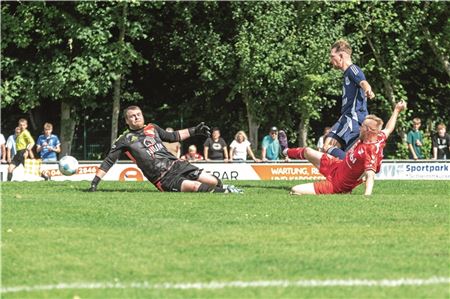 Haariges erstes Heimspiel der neuen Saison. Der SV Hage stand unter Druck und glich noch glücklich aus. Foto: Meret Edzards-Tschinke