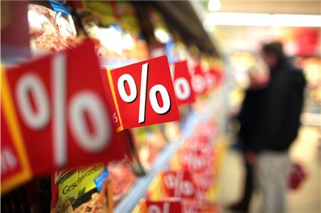 Händler dürfen nicht mit sogenannten Lockangeboten werben, die nicht oder nur in völlig unzureichender Menge verfügbar sind. 