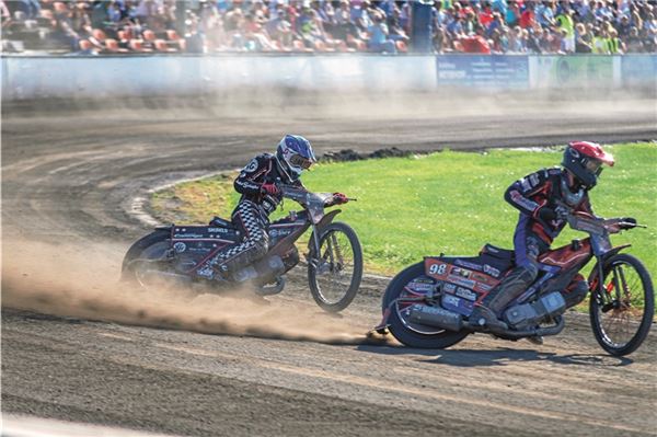 Hartes Ringen um die Endrunde. Der Marienhafer Ben Iken darf sein letztes U-19-EM-Finale bestreiten. Foto: Meret Edzards-Tschinke